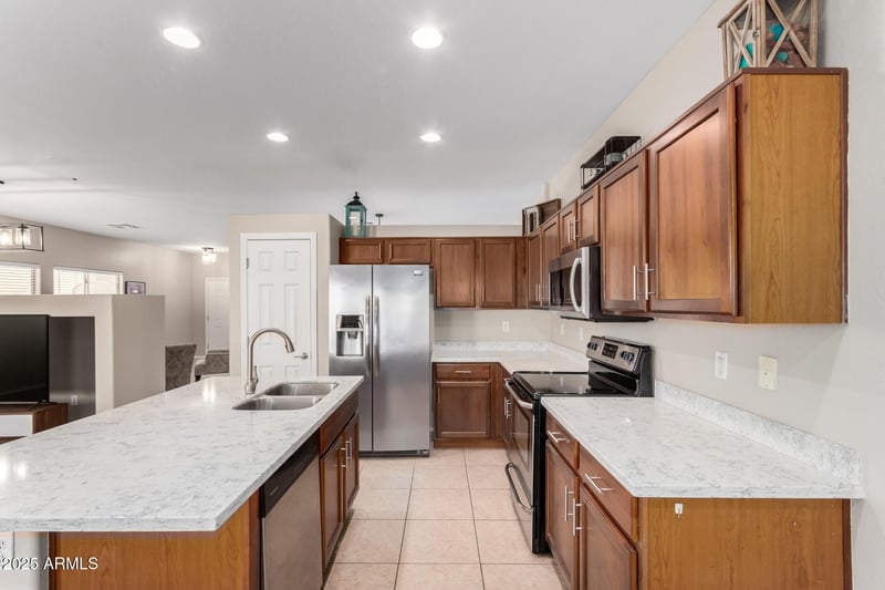 688 Green Tree Dr, San Tan Valley, AZ 85143