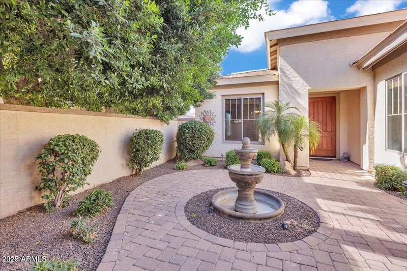 6886 Mazatzal Dr, Peoria, AZ 85383