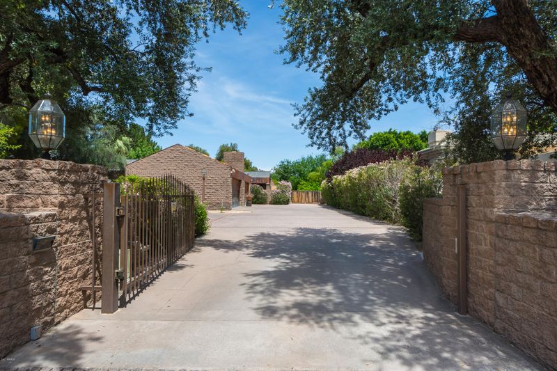 6899 N Central Ave, Phoenix, AZ 85012