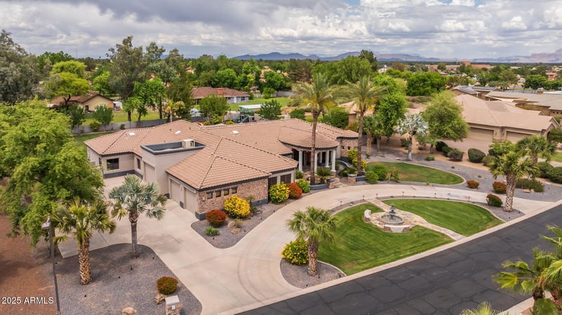 690 Seattle Slew Ln, Gilbert, AZ 85296