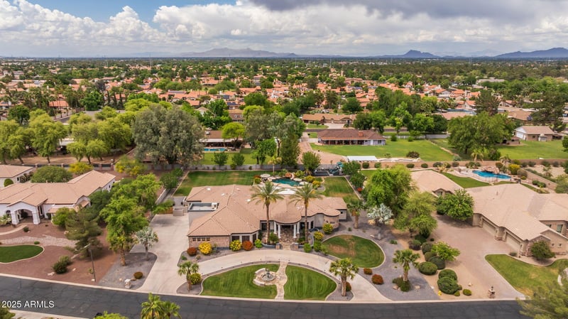 690 Seattle Slew Ln, Gilbert, AZ 85296