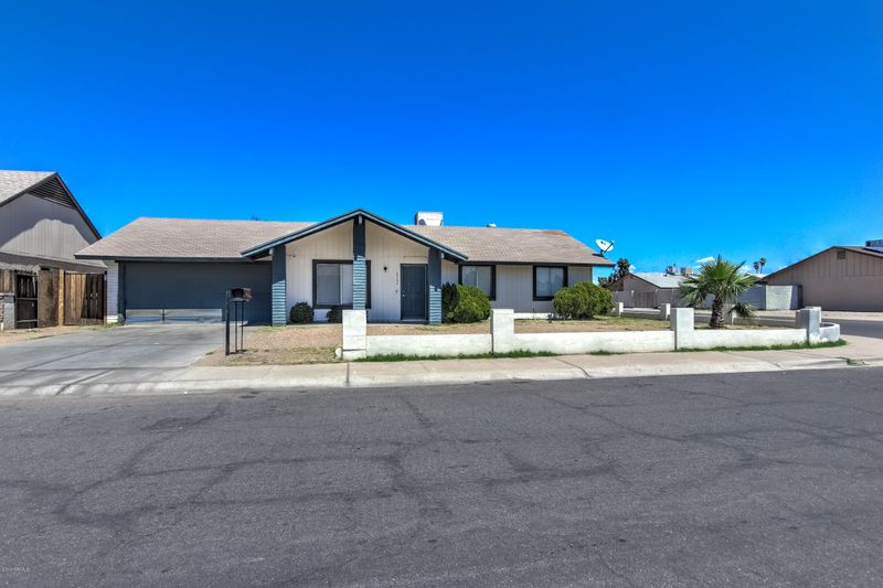 6902 W Denton Ln, Glendale, AZ 85303