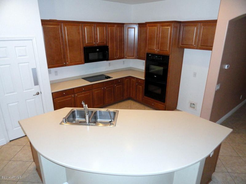 6903 N 71st Dr, Glendale, AZ 85303