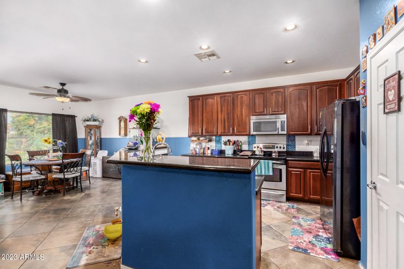 6904 S 49th Dr, Laveen, AZ 85339