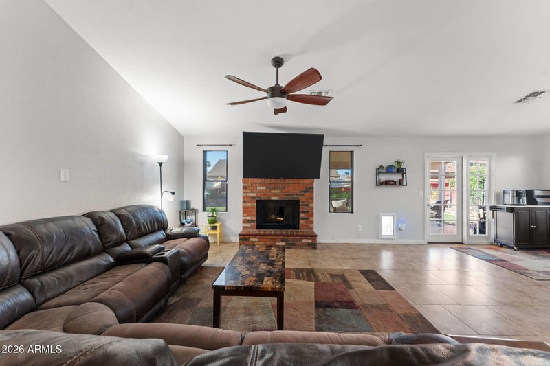 6908 Sierra Vista Dr, Glendale, AZ 85303