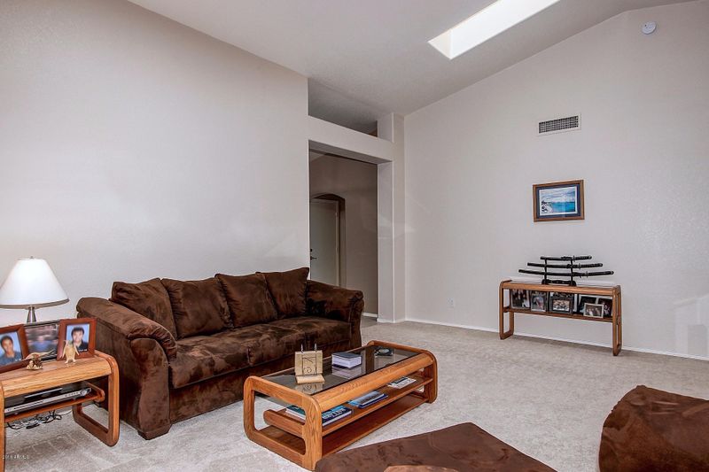 6910 W Robin Ln, Glendale, AZ 85310