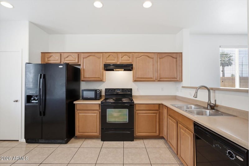 6912 74th Ln, Laveen, AZ 85339