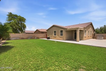 6912 S 74th Ln, Laveen, AZ 85339