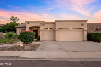 6913 Abraham Ln, Glendale, AZ 85308