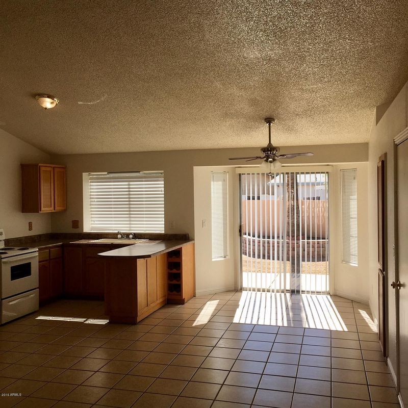 6913 W Cora Ln, Phoenix, AZ 85033
