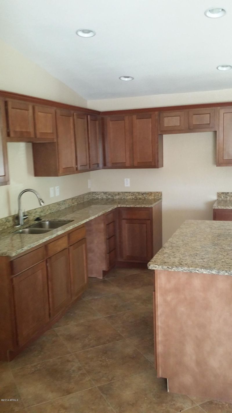 6914 W Verde Ln, Phoenix, AZ 85033