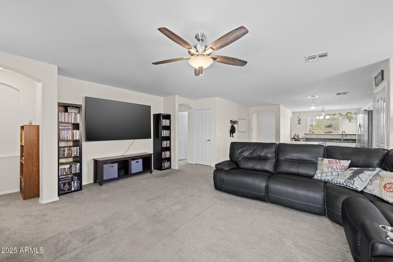 6915 46th Dr, Laveen, AZ 85339