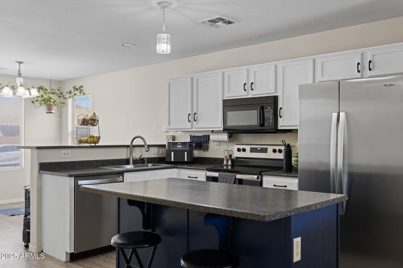 6915 46th Dr, Laveen, AZ 85339