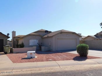 6915 Gardenia Ave, Glendale, AZ 85303