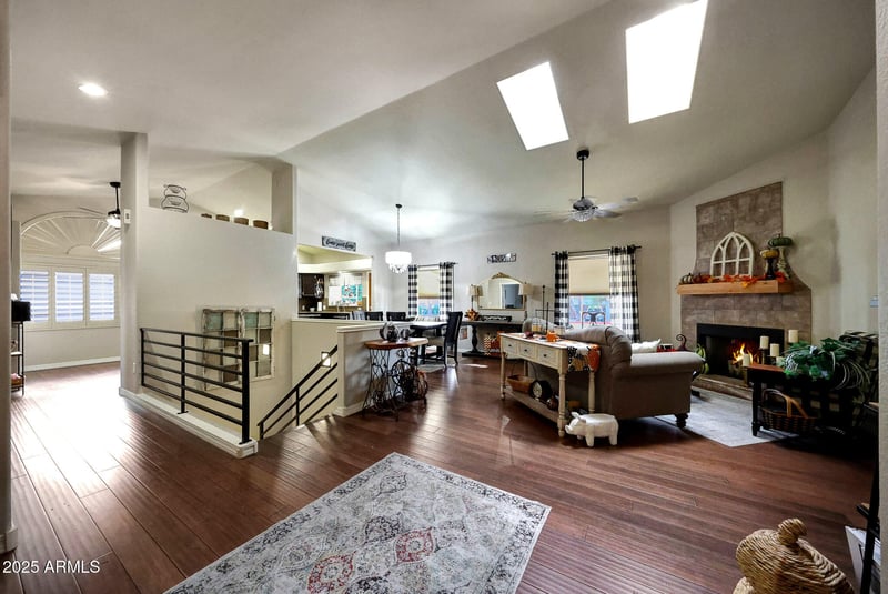 6915 Oraibi Dr, Glendale, AZ 85308