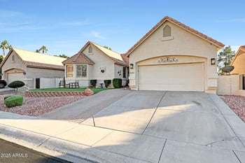 6915 Oraibi Dr, Glendale, AZ 85308