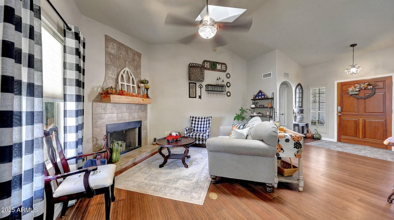 6915 Oraibi Dr, Glendale, AZ 85308