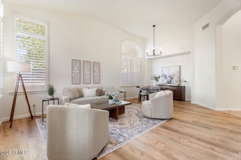 6915 Blackhawk Dr, Glendale, AZ 85308