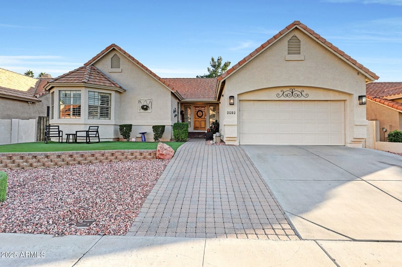 6915 Oraibi Dr, Glendale, AZ 85308