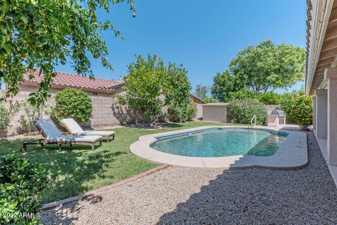 6916 W Robin Ln, Glendale, AZ 85310