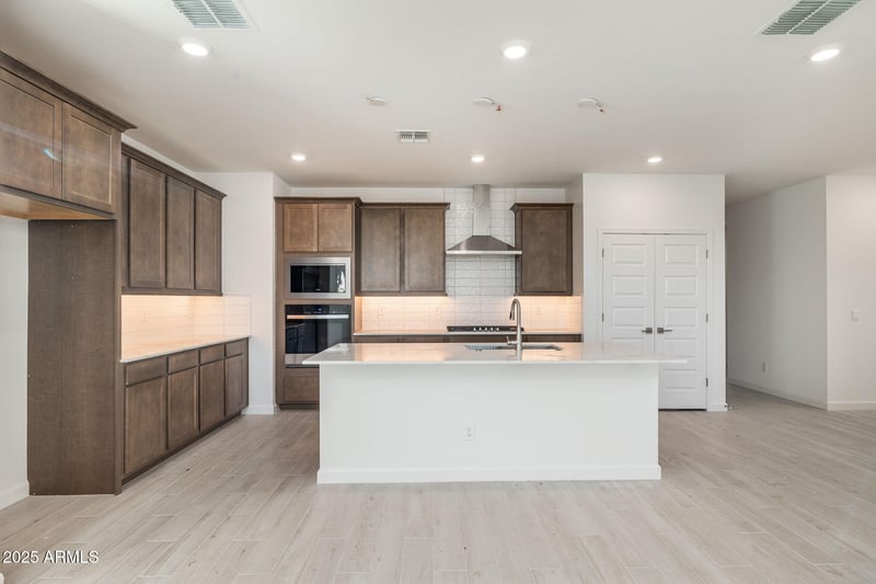 6919 Buckhorn Trl, Peoria, AZ 85383