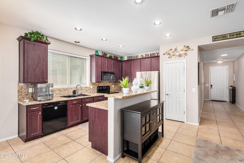 6919 Onyx Dr, Chandler, AZ 85249