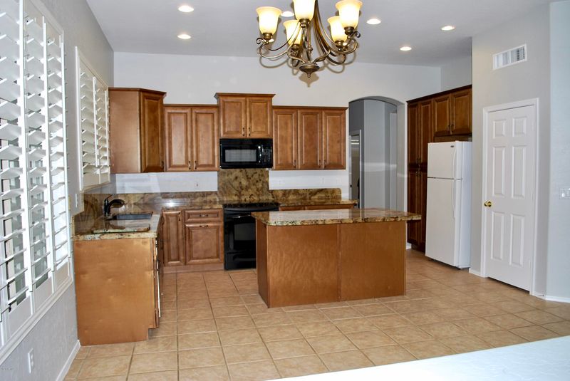 6919 W Saint John Rd, Glendale, AZ 85308