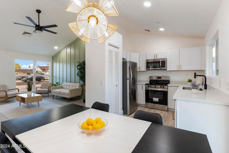 6920 W Turquoise Ave, Peoria, AZ 85345