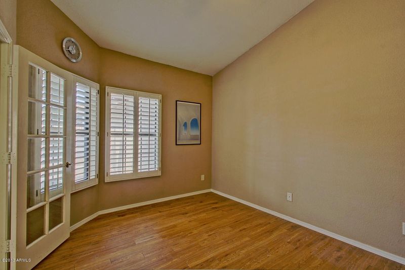 6922 W Taro Ln, Glendale, AZ 85308