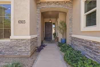 6923 S Black Hills Way, Chandler, AZ 85249