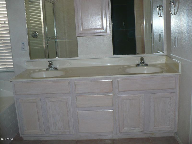 6924 W Blackhawk Dr, Glendale, AZ 85308