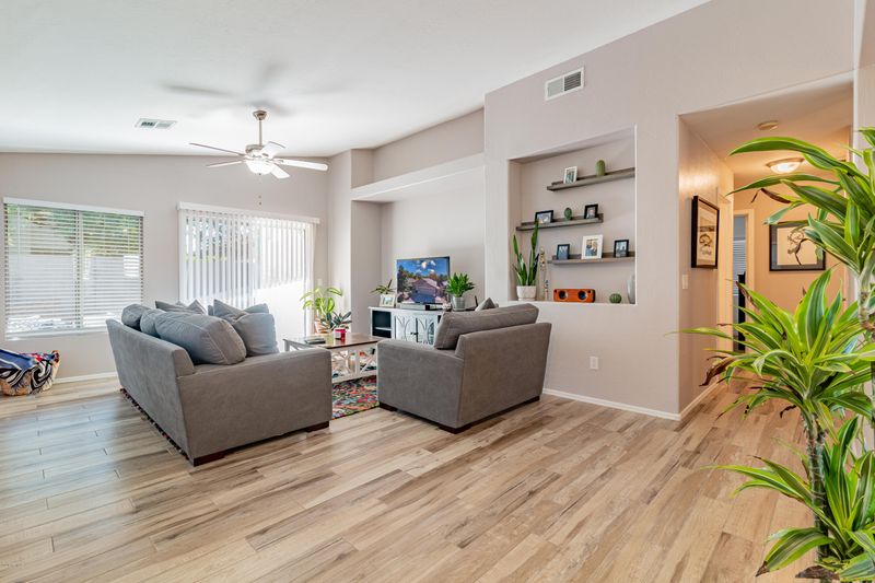 693 E Cantebria Dr, Gilbert, AZ 85296