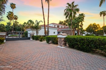 6933 E Fanfol Dr, Paradise Valley, AZ 85253