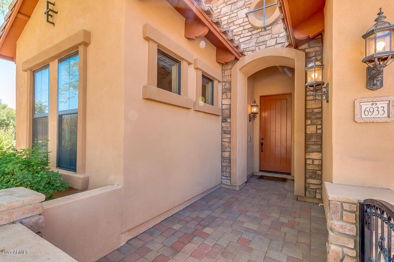 6933 E Scarlet Cir, Mesa, AZ 85207