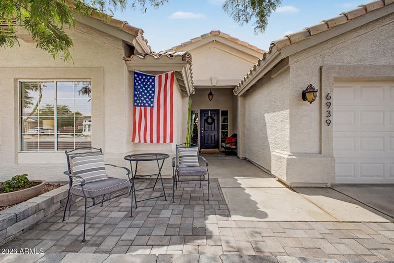 6939 W Robin Ln, Glendale, AZ 85310