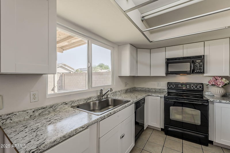 6940 Northview Ave, Glendale, AZ 85303