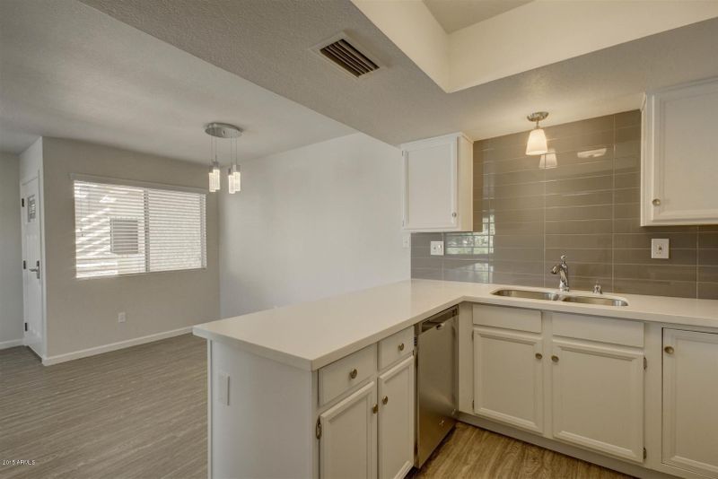 6943 E Earll Dr #7, Scottsdale, AZ 85251
