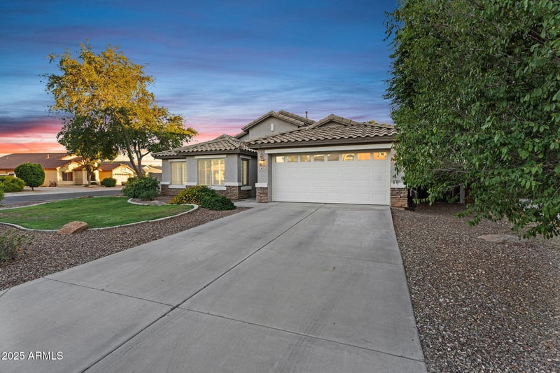 695 Holstein Trl, San Tan Valley, AZ 85143