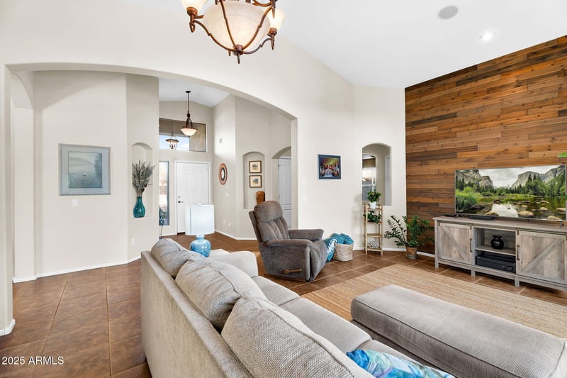 695 Holstein Trl, San Tan Valley, AZ 85143
