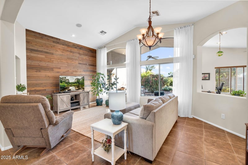 695 Holstein Trl, San Tan Valley, AZ 85143