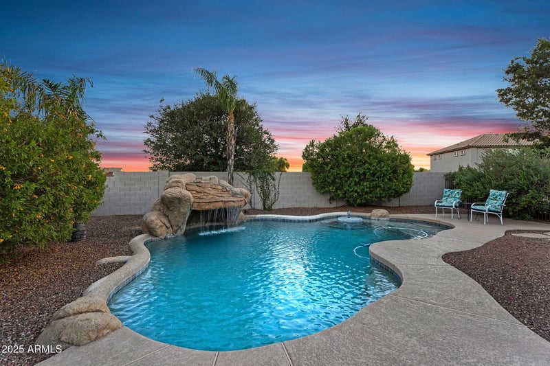 695 Holstein Trl, San Tan Valley, AZ 85143