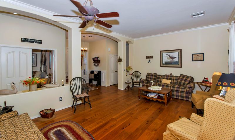 6950 W Honeysuckle Dr, Peoria, AZ 85383
