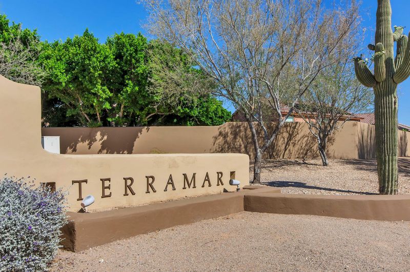 6950 W Honeysuckle Dr, Peoria, AZ 85383