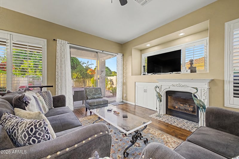 6950 Rose Garden Ln, Glendale, AZ 85308