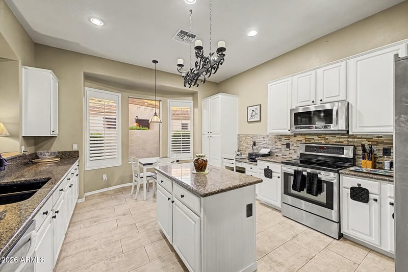 6950 Rose Garden Ln, Glendale, AZ 85308