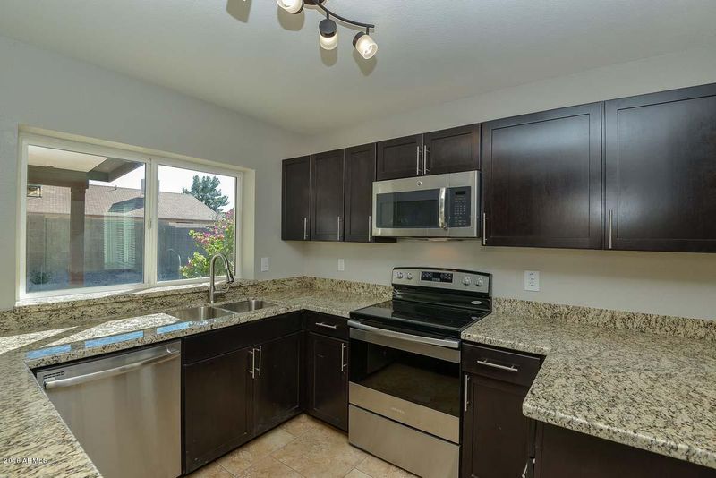 6951 W Mclellan Rd, Glendale, AZ 85303