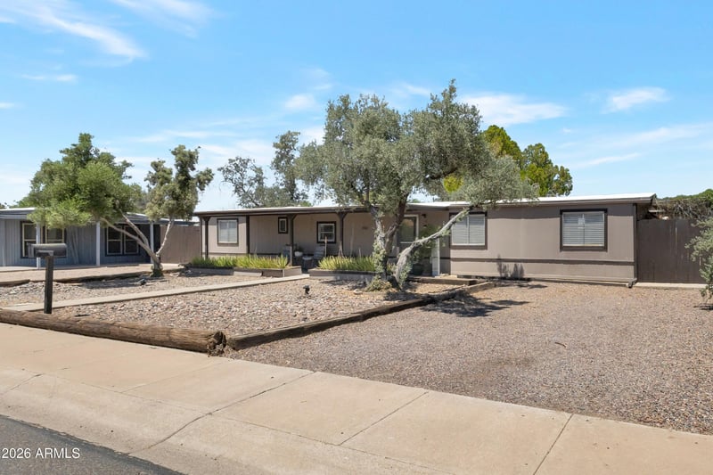696 Manor St, Chandler, AZ 85225