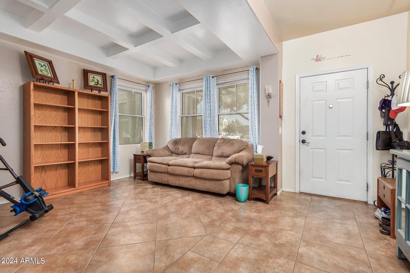 6962 Glenn Dr, Glendale, AZ 85303
