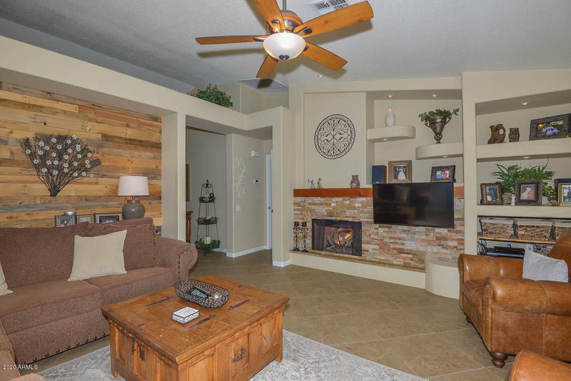 6966 W Williams Dr, Glendale, AZ 85310