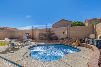 697 Oak Tree Ln, San Tan Valley, AZ 85143